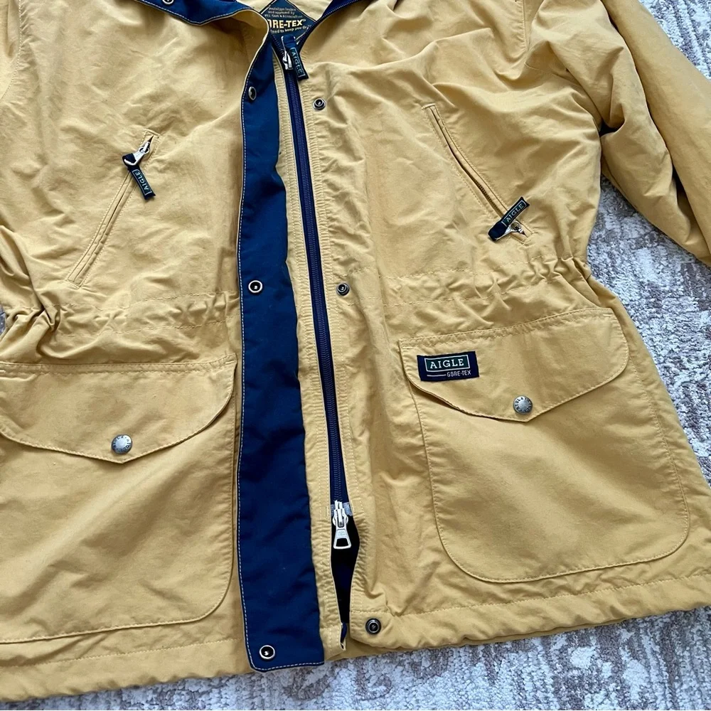 AIGLE Gore-Tex Jacket Mens size Medium Yellow  Outdoor Hiking Rain Coat Utility